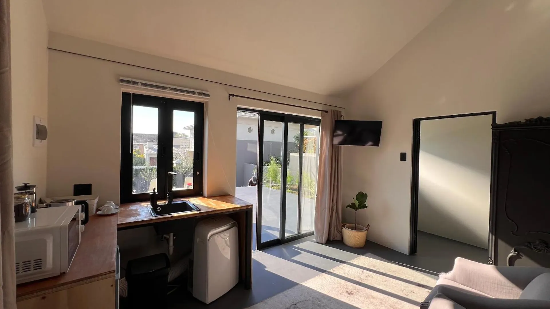 Greenhouse Cabin Port Elizabeth 0*,